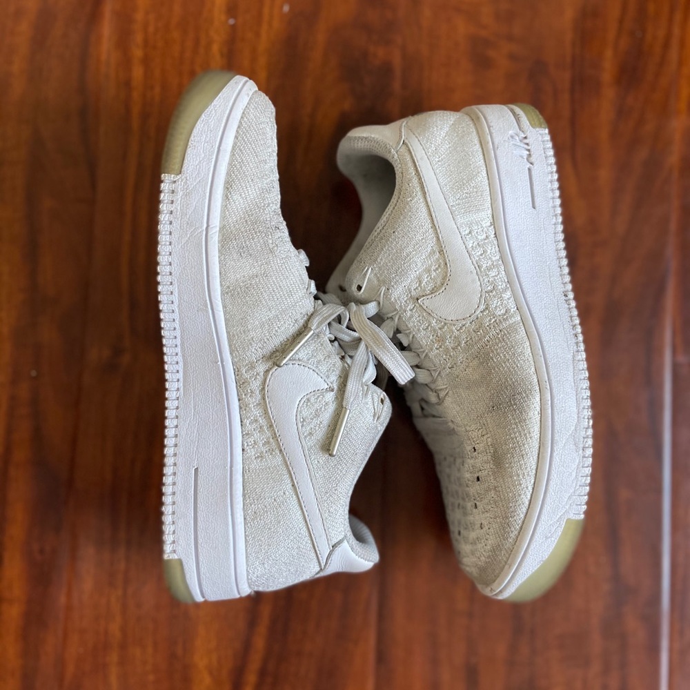 NIKE AIR FORCE SHOES WOMENS SIZE 6